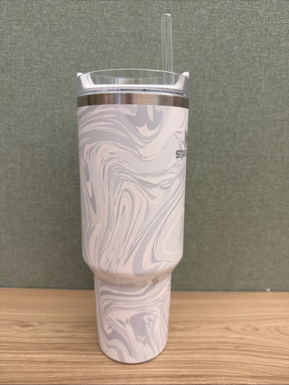 Stanley Marble White and Light Gray Travel Tumbler with Handle & Straw - Picture 4 of 5